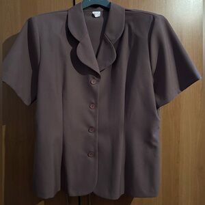 Vintage mauve women’s skirt suit. Blazer size US14 and midi skirt size US12.